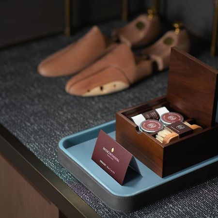Intercontinental Kaohsiung By Ihg Hotel Exterior foto Shoe shine kit