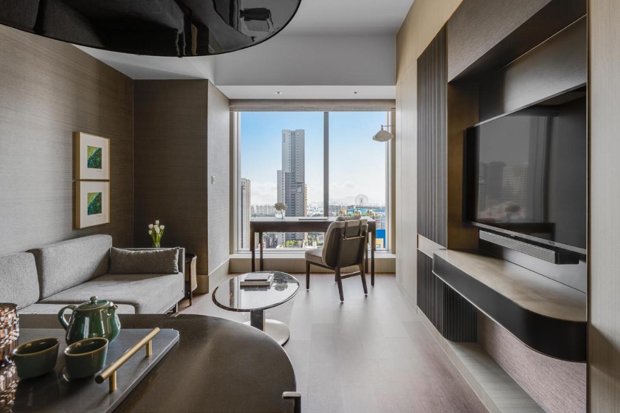Intercontinental Kaohsiung By Ihg Hotel Exterior foto A suite at the hotel