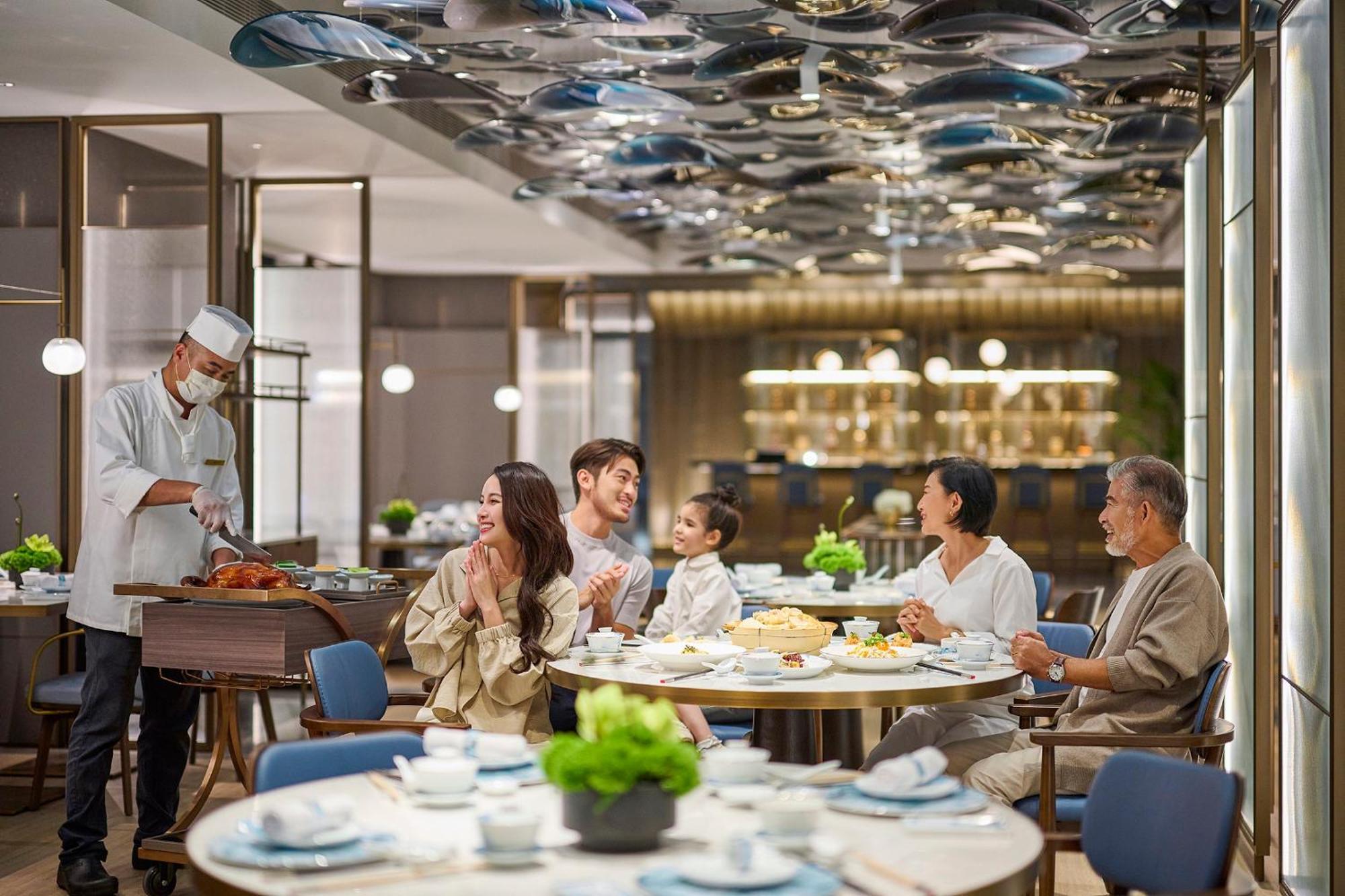 Intercontinental Kaohsiung By Ihg Hotel Exterior foto The Club at Hong Kong International Airport