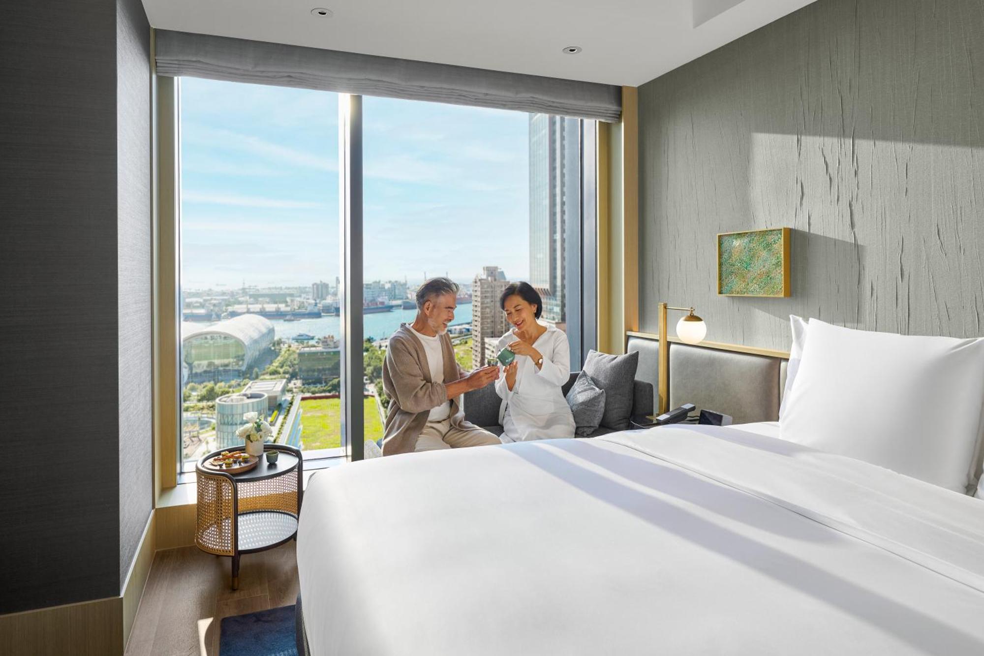 Intercontinental Kaohsiung By Ihg Hotel Cameră foto A guest room at the hotel