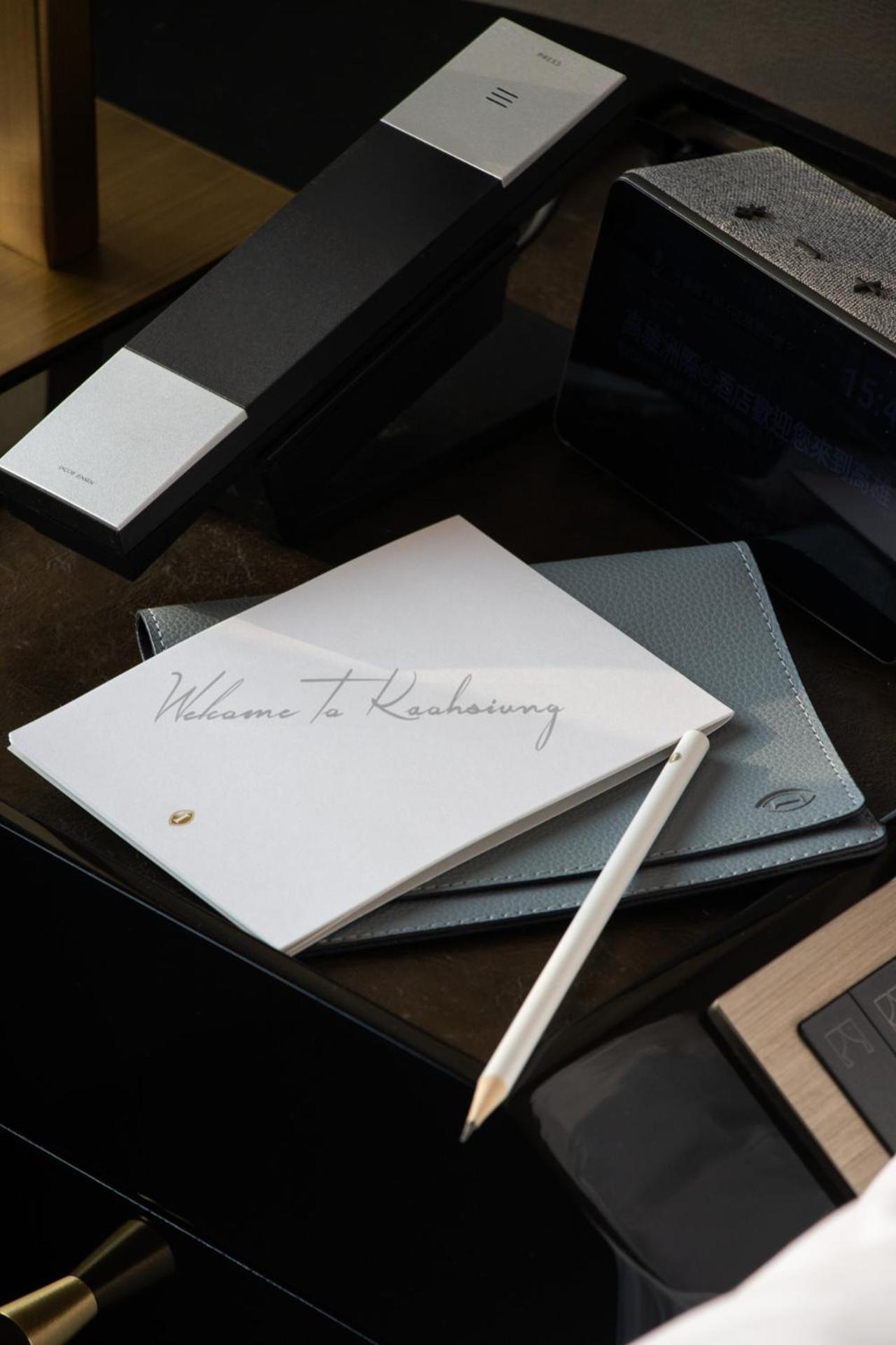 Intercontinental Kaohsiung By Ihg Hotel Exterior foto Apple Pencil and the Apple Folio