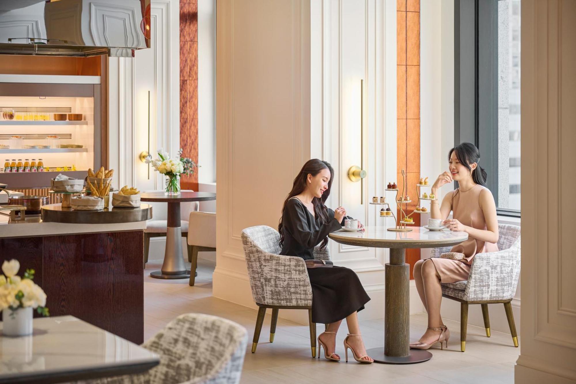 Intercontinental Kaohsiung By Ihg Hotel Exterior foto The Lounge at the Westin Hong Kong